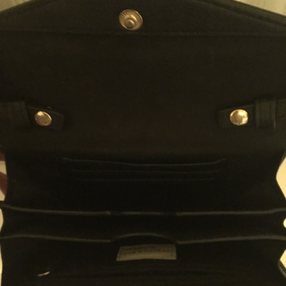 Stella & Max Crossbody Smartphone Wallet in Black - Picture 5 of 5